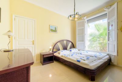 L-077 Villa in Puerto Calero Schlafzimmer mit Doppelbett 4