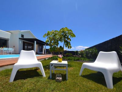 Villa Playa Blanca / Sitzecke und Garten L-020