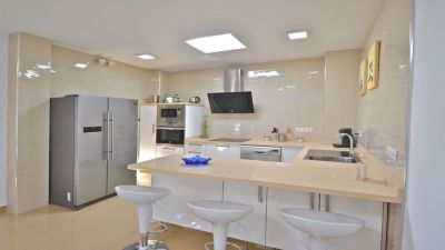 Villa L - 019 Playa Blanca / Küche mit großem Kühlschrank