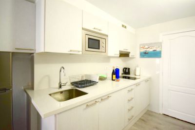 Playa Blanca Ferienwohnung L-007 - Küche mit Cerankochfeld
