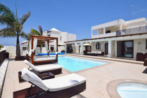 Lanzarote Luxuriöse Villa mit beheiztem Pool L-025