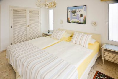 G-095 Gran Canaria Luxus Villa Schlafzimmer mit Doppelbett 1