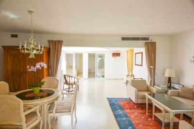 G-095 Gran Canaria Luxus Villa Wohnraum mit Esstisch