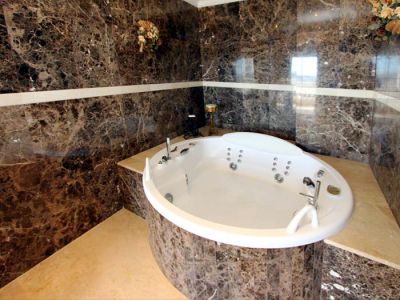 Villa TFS-125 Teneriffa Badezimmer mit Rundbadewanne