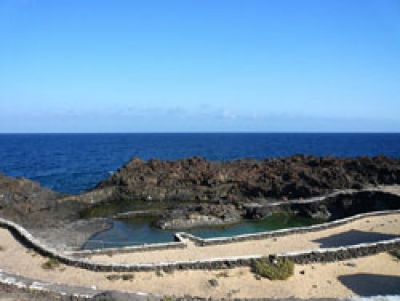 Gezeitenbecken am Meer Lanzarote