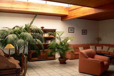Ferienhaus La Palma Wohnzimmer mit bequemer Couch