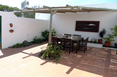 Lanzarote Villa L-046 Terrasse mit großem Esstisch