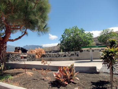 Grillplatz des Ferienhauses mit Pool La Palma