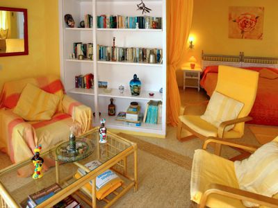 Penthouse Wohnung El Sauzal Wohnraum mit Bücherregal