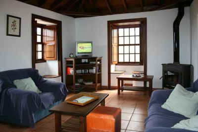 Wohnzimmer mit Sat-TV in Puntallana