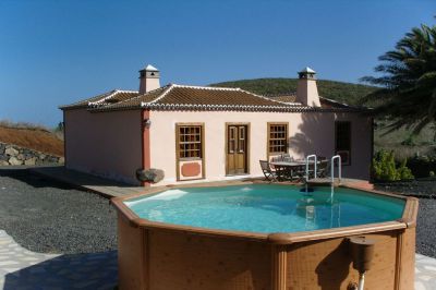 Ferienhaus La Palma P-320 Hausansicht mit Pool