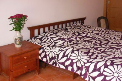 Schlafzimmer mit Doppelbett