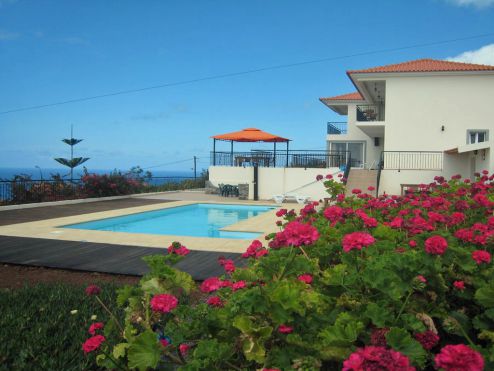 Ferienhaus mit Pool und Meerblick auf Madeira