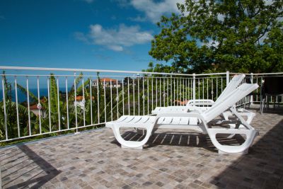 Ferienhaus Calheta Madeira MAD-043 Balkon mit Sonnenliegen