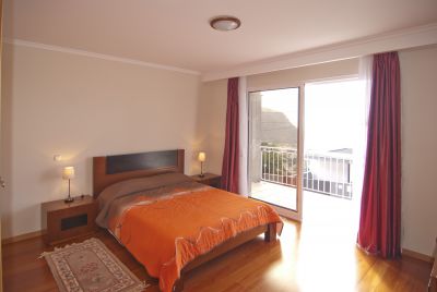 Schlafzimmer Ferienhaus mit Pool bei Calheta