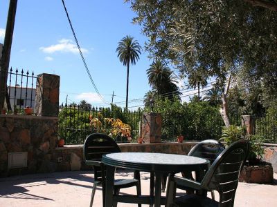 G-136 Finca Gran Canaria Garten mit Tisch und Stühlen