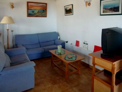 Ferienhaus La Palma Wohnraum mit Couch P-066 C