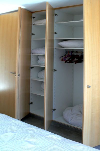 Ferienhaus La Palma P-187 Schlafzimmer Schrank