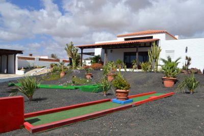 Ferienhaus Fuerteventura F-233 Minigolfanlage mit Blick aufs Haus