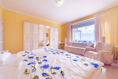 L-077 Villa in Puerto Calero Schlafzimmer mit Doppelbett