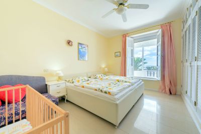 L-077 Villa in Puerto Calero Schlafzimmer mit Doppelbett 2