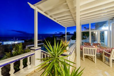 L-077 Villa in Puerto Calero Terrasse am Abend