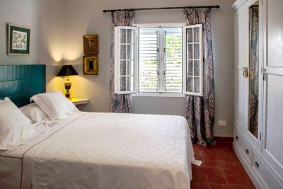 G-228 Finca Gran Canaria Schlafzimmer mit Doppelbett und Schrank