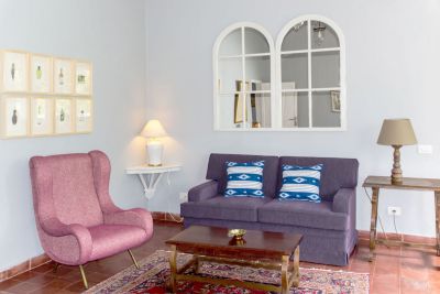 G-228 Finca Gran Canaria Wohnzimmer mit Couch und Sessel