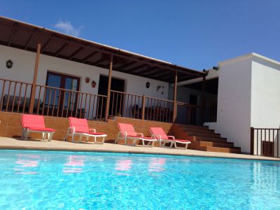 Ferienhaus Lanzarote Pool und Sonnenliegen / L-110