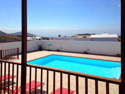 Ferienhaus Lanzarote Blick auf den Pool von oben / L-110