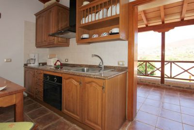 TFS-165 Kleine Finca Teneriffa - Küche mit Blick auf Balkon