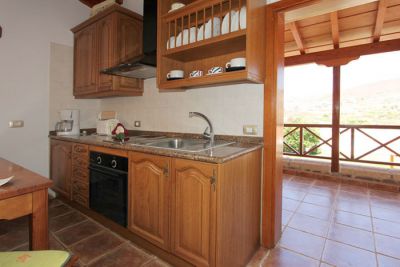 TFS-165 Kleine Finca Teneriffa - Küche mit Blick auf Balkon