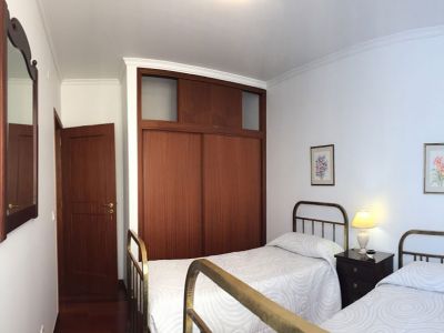 Ferienwohnung in Funchal MAD-113 Schlafzimmer mit Einzelbetten und Schrank