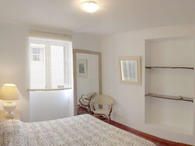 Ferienwohnung in Funchal MAD-113 Schlafzimmer mit Doppelbett und Fenster