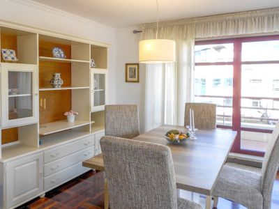 MAD-114 Ferienwohnung in Funchal Esstisch und Schrank