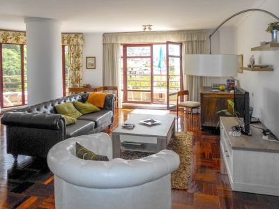 MAD-114 Ferienwohnung in Funchal Wohnzimmer mit Couch