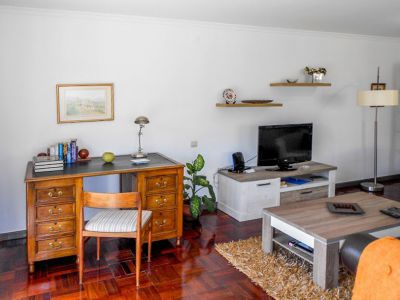 MAD-114 Ferienwohnung in Funchal Wohnraum mit Schreibtisch