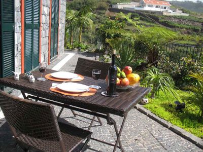 Villa Madeira 052 Gartentisch mit Weitblick