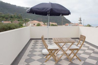 Ferienhaus Madeira 051 Dachterrasse mit Gartentisch