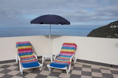 Ferienhaus Madeira 051 Dachterrasse mit Sonnenliegen