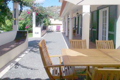 Ferienhaus Madeira 051 Esstisch und Terrasse