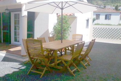 Ferienhaus Madeira 051 Esstisch draussen mit Stühlen