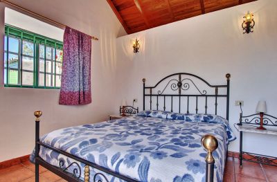 Ferienhaus La Palma Pool P-152 Schlafzimmer mit Doppelbett