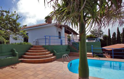 Ferienhhaus La Palma P-071 Pool und Eingang