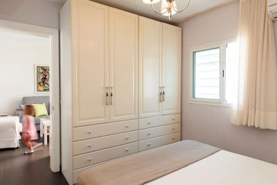 Schlafzimmer mit Doppelbett G-102