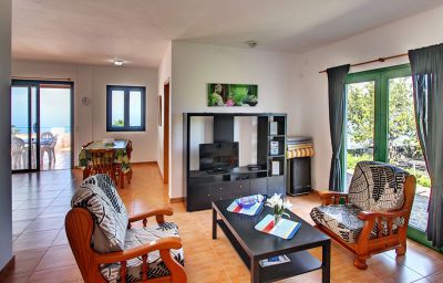 Ferienhhaus La Palma P-071 Wohnraum mit Couch