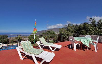 P-090 Finca Haus 2 - Terrasse oben mit Sonnenliegen