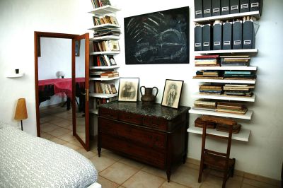 Ferienhaus Lanzarote L-200 Schlafzimmer mit Doppelbett und Kommode