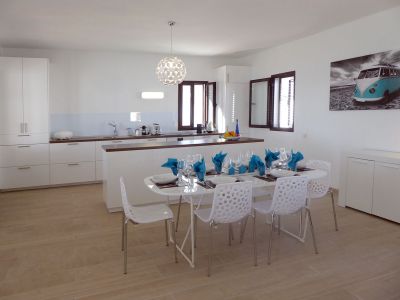 Villa Puerto Calero L-075 Esstisch mit Küche