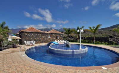 Ferienhaus La Palma runder Pool und Terrasse P-145